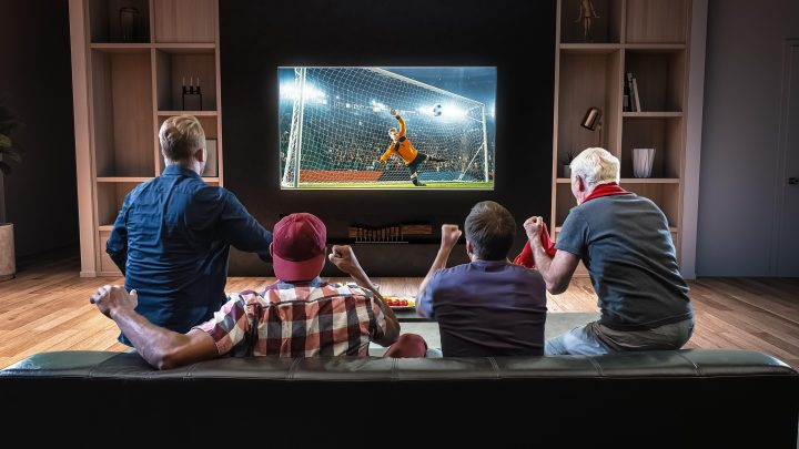 10 Tips Menonton Bola Online di Rumah Seperti di Stadion!